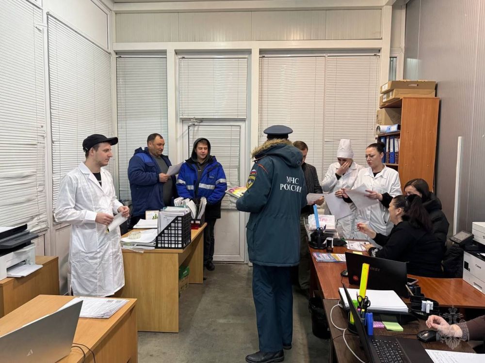 С работниками Луганского хладокомбината обсудили широкий спектр вопросов в сфере безопасности