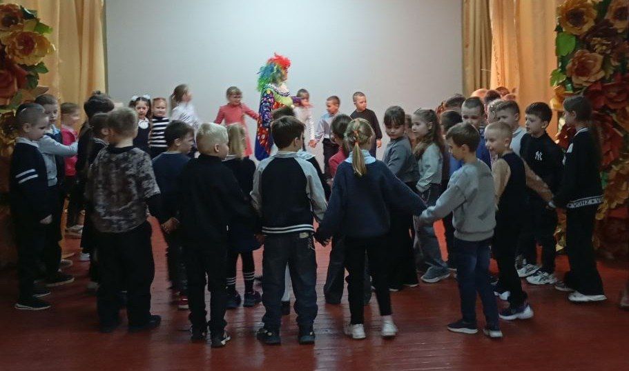 В Молодогвардейске школьникам провели развлекательно-игровую программу В Молодогвардейске школьникам провели развлекательно-игровую программу