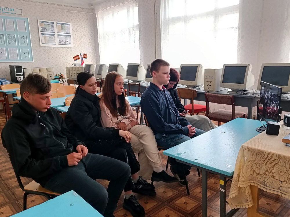 В Ровеньковской вечерней(сменной) школе им. В.В.Маловичко прошла лекция «Нюрнбергский процесс» В Ровеньковской вечерней(сменной) школе им. В.В.Маловичко прошла лекция «Нюрнбергский процесс»