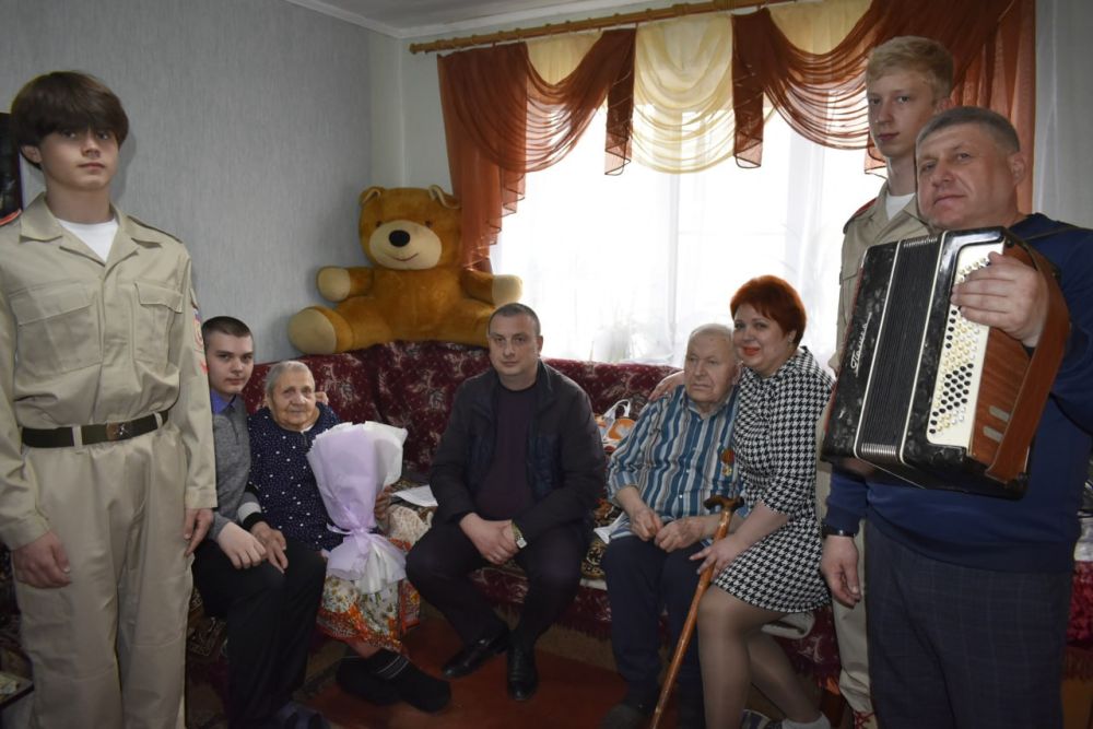 В Перевальске ветеранам вручили медаль «80 лет Победы в Великой Отечественной войне 1941-1945 гг.» В Перевальске ветеранам вручили медаль «80 лет Победы в Великой Отечественной войне 1941-1945 гг.»