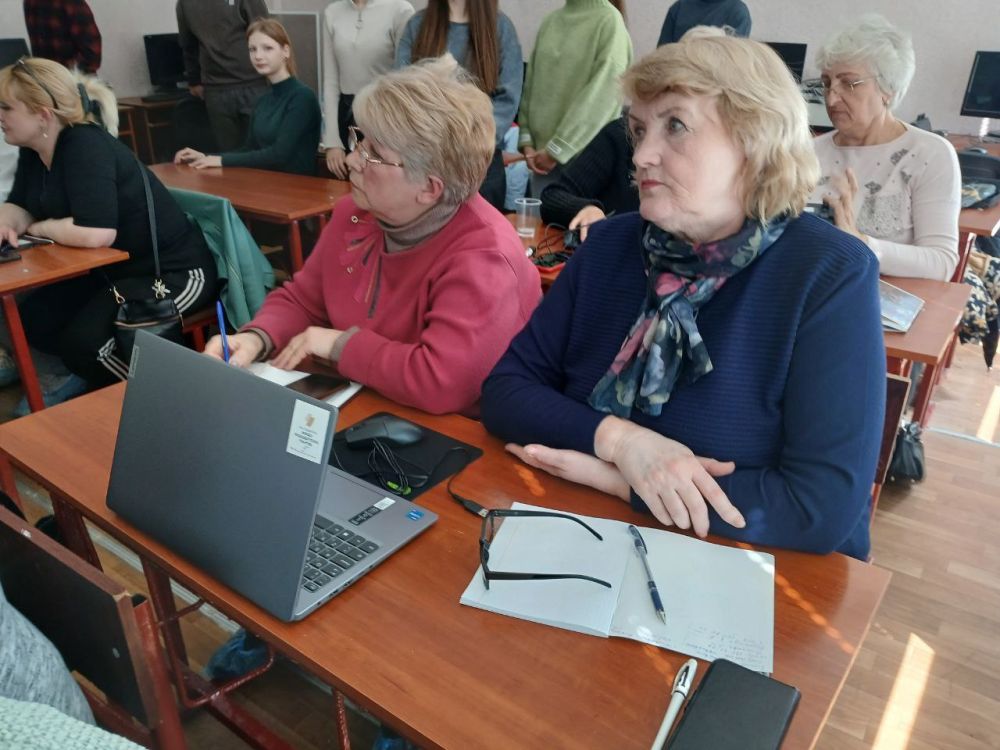 В Стаханове стартовал проект «Цифровая грамотность 55+» В Стаханове стартовал проект «Цифровая грамотность 55+»