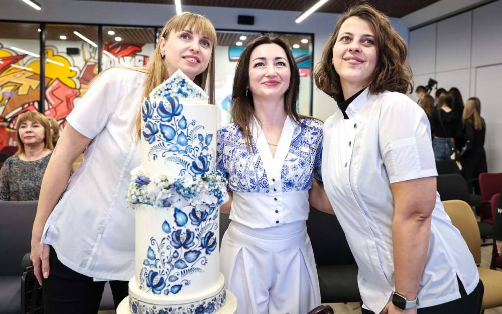 Коллекция женской одежды «Русский стиль» впервые будет создана в ЛНР благодаря гранту от Президентского фонда культурных инициатив Коллекция женской одежды «Русский стиль» впервые будет создана в ЛНР благодаря гранту от Президентского фонда культурных инициатив