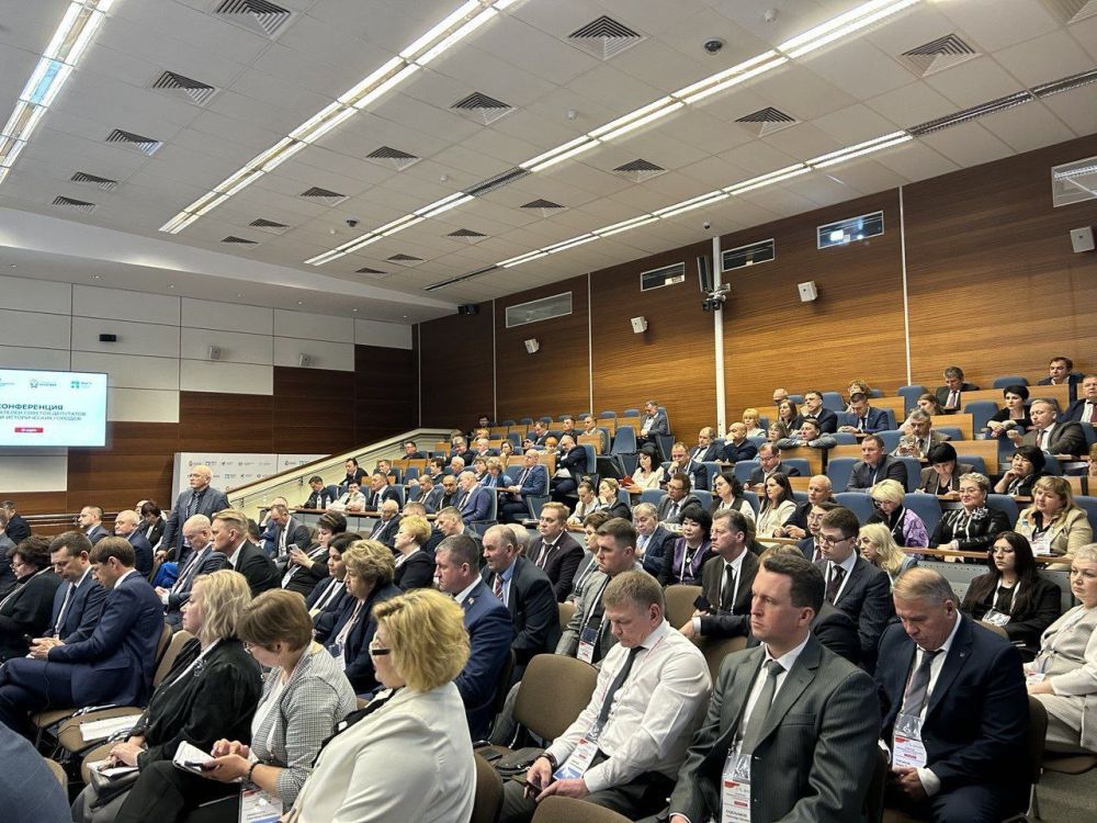 Вместе с коллегой из города Кировск Дмитрием Карапка принял участие в Конференции председателей советов депутатов малых и исторических городов на площадке РАНХиГС Вместе с коллегой из города Кировск Дмитрием Карапка принял участие в Конференции председателей советов депутатов малых и исторических городов на площадке РАНХиГС
