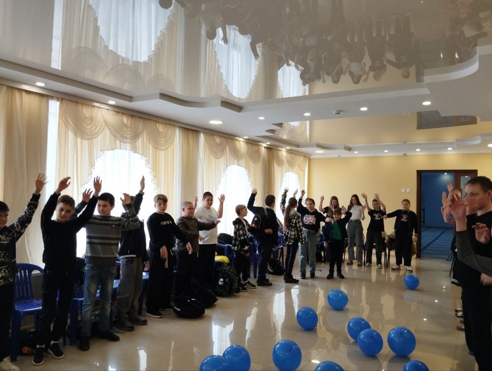 В МБУ ЛНР «Белокуракинский Дом культуры» 1 апреля - День смеха! День веселых обманов и розыгрышей! Благодаря ведущим на устах у каждого ребенка случилось одно из самых удивительных явлений в мире – улыбка В МБУ ЛНР «Белокуракинский Дом культуры» 1 апреля - День смеха! День веселых обманов и розыгрышей! Благодаря ведущим на устах у каждого ребенка случилось одно из самых удивительных явлений в мире – улыбка