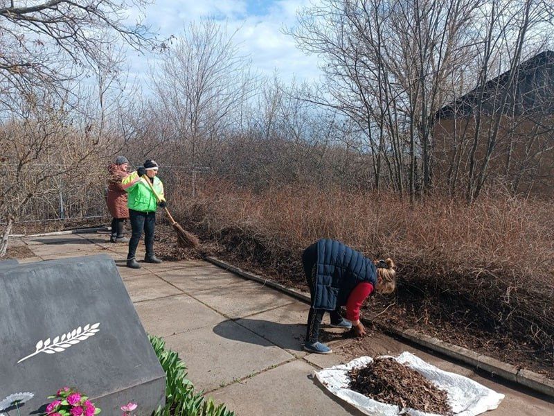 На Краснодонщине продолжаются работы по благоустройству На Краснодонщине продолжаются работы по благоустройству
