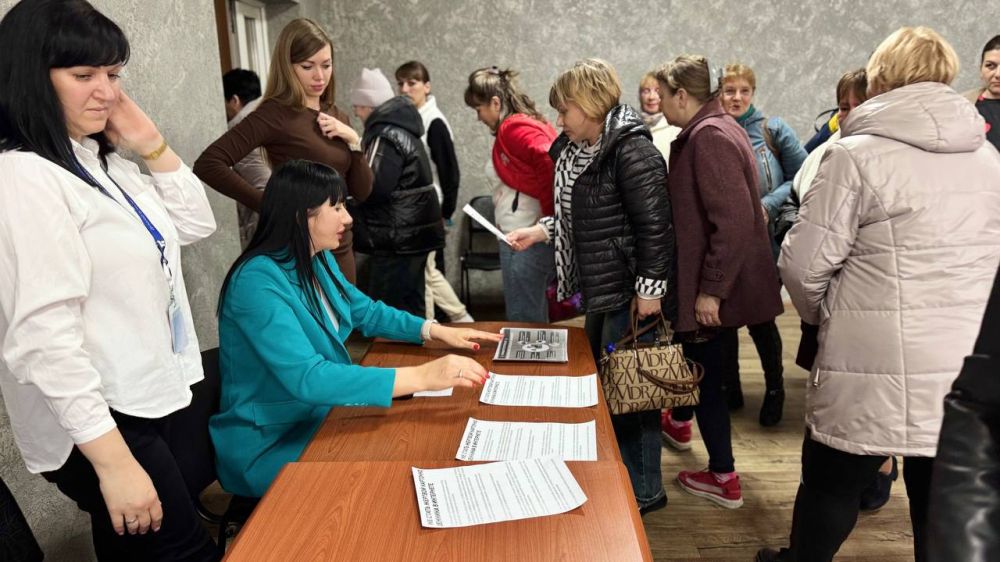 Сегодня для повышения осведомленности, защиты жителей и сотрудников общеобразовательных и дошкольных учреждений пгт Дзержинский от обмана, была проведена лекция «Остерегайтесь мошенников!» Сегодня для повышения осведомленности, защиты жителей и сотрудников общеобразовательных и дошкольных учреждений пгт Дзержинский от обмана, была проведена лекция «Остерегайтесь мошенников!»