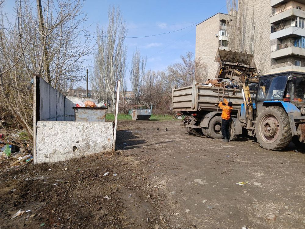 1 и 2 апреля убран мусор с 15 стихийных свалок рядом с площадками по сбору ТКО 1 и 2 апреля убран мусор с 15 стихийных свалок рядом с площадками по сбору ТКО