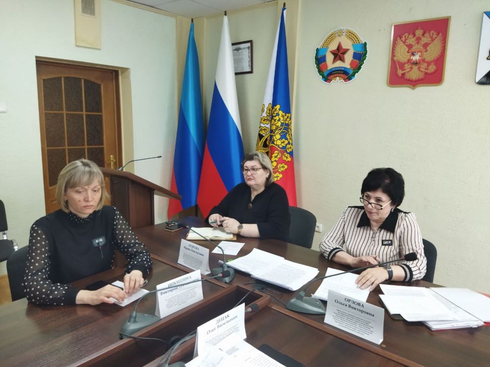 Сегодня в Администрации городского округа город Ровеньки состоялось внеочередное заседание городской комиссии по делам несовершеннолетних и защите их прав Сегодня в Администрации городского округа город Ровеньки состоялось внеочередное заседание городской комиссии по делам несовершеннолетних и защите их прав