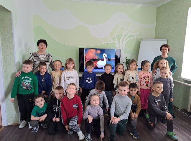 В Лутугинской библиотеке для детей прошло литературное знакомство «Добрый волшебник Андерсен» В Лутугинской библиотеке для детей прошло литературное знакомство «Добрый волшебник Андерсен»