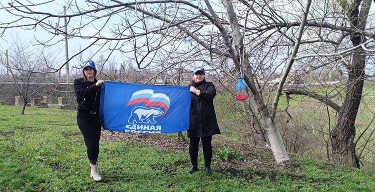 В селе Самсоновка активисты «ЕДИНОЙ РОССИИ» провели экологическую акцию «Каждой птице нужен дом» В селе Самсоновка активисты «ЕДИНОЙ РОССИИ» провели экологическую акцию «Каждой птице нужен дом»
