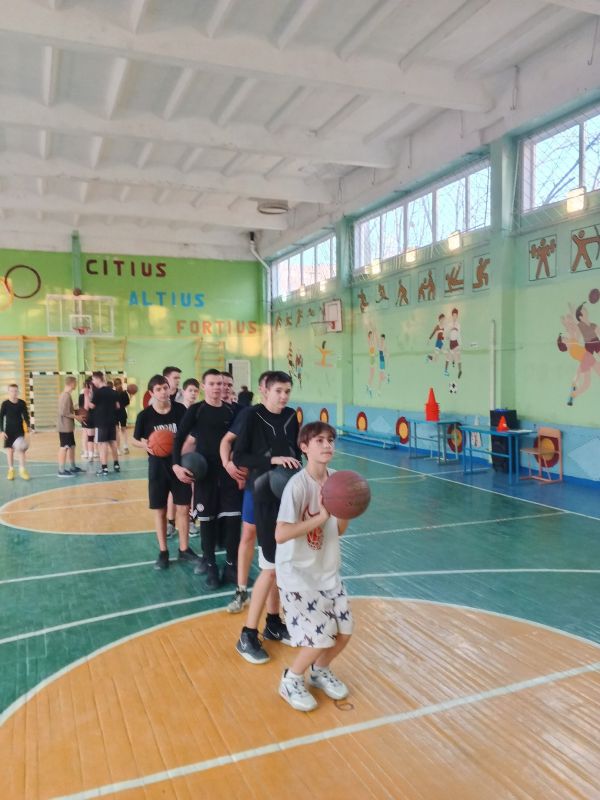 В Спортивной школе города Ровеньки продолжается учебно-тренировочный процесс на отделении БАСКЕТБОЛ В Спортивной школе города Ровеньки продолжается учебно-тренировочный процесс на отделении БАСКЕТБОЛ