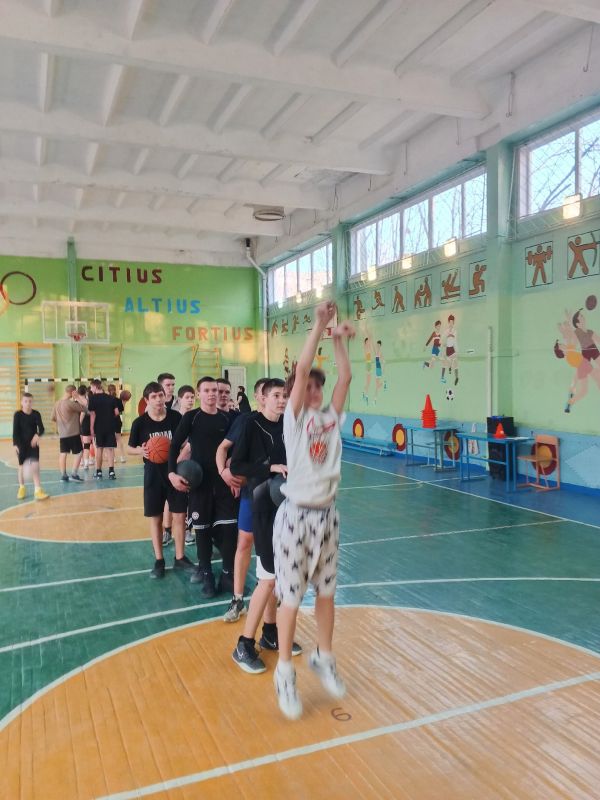 В Спортивной школе города Ровеньки продолжается учебно-тренировочный процесс на отделении БАСКЕТБОЛ В Спортивной школе города Ровеньки продолжается учебно-тренировочный процесс на отделении БАСКЕТБОЛ
