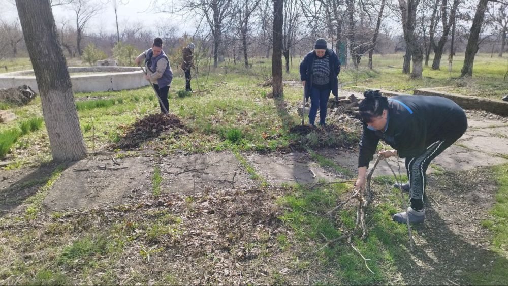 В Краснолучском округе продолжаются работы по благоустройству В Краснолучском округе продолжаются работы по благоустройству