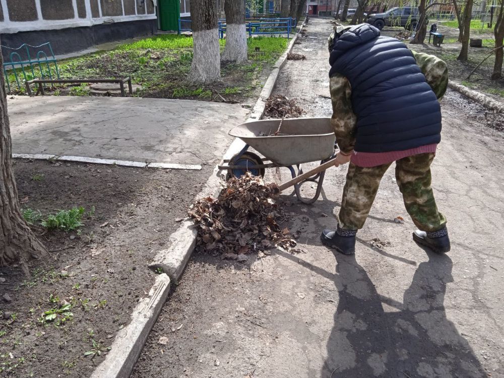 Виктория Сергеева: Коммунальщики в действии. Сегодня коммунальные службы осуществили вывоз ТБО с контейнерных площадок, тщательную уборку придомовых территорий и общественных пространств, также были выполнены работы по спилу... Виктория Сергеева: Коммунальщики в действии. Сегодня коммунальные службы осуществили вывоз ТБО с контейнерных площадок, тщательную уборку придомовых территорий и общественных пространств, также были выполнены работы по спилу...