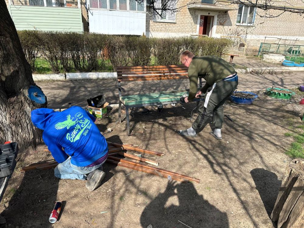 Активные жители села Власовка благоустроили детскую площадку Активные жители села Власовка благоустроили детскую площадку