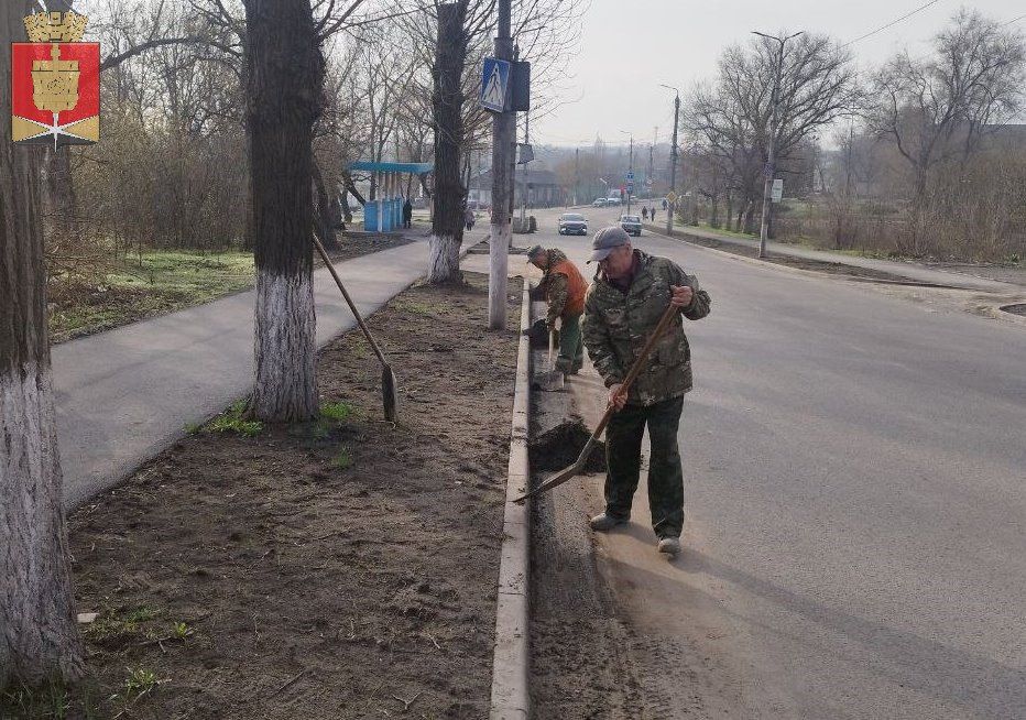 Коммунальные службы проводят работы на территории города Коммунальные службы проводят работы на территории города