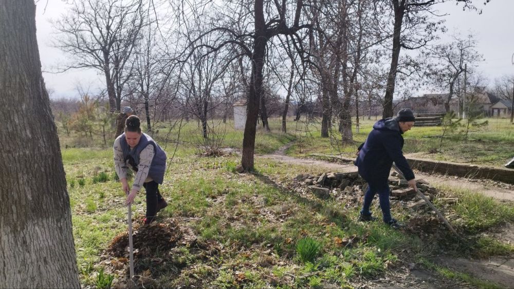 В Краснолучском округе продолжаются работы по благоустройству В Краснолучском округе продолжаются работы по благоустройству