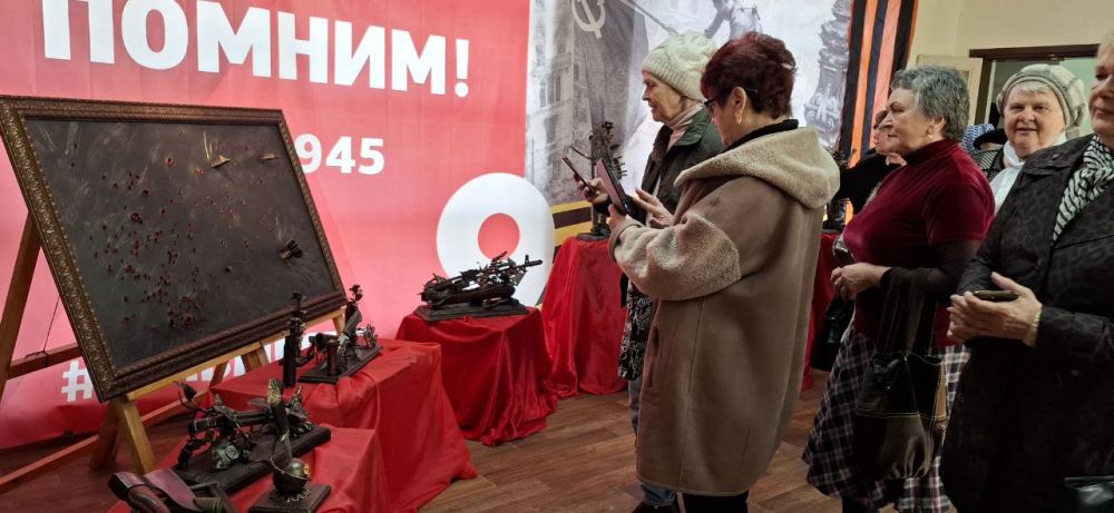 Второго апреля слушатели Университета третьего возраста при ГБУ ЛНР «Краснолучский КЦСОН» посетили выставку «От войны — к миру» в Краснолучском краеведческом музее Второго апреля слушатели Университета третьего возраста при ГБУ ЛНР «Краснолучский КЦСОН» посетили выставку «От войны — к миру» в Краснолучском краеведческом музее