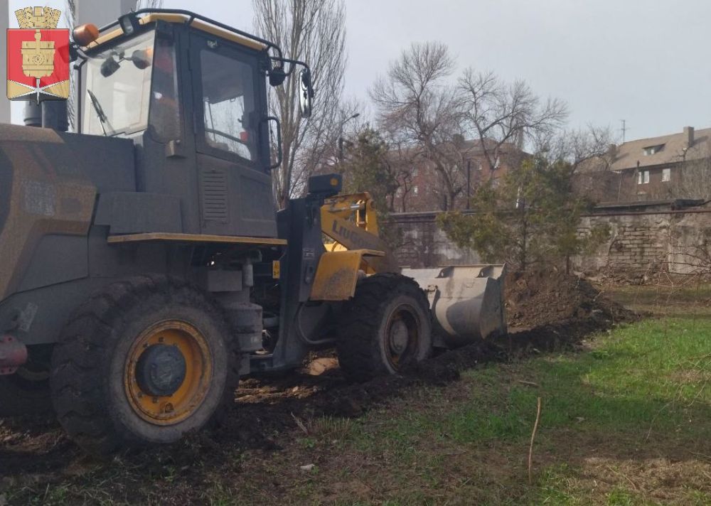 Коммунальные службы проводят работы на территории города Коммунальные службы проводят работы на территории города