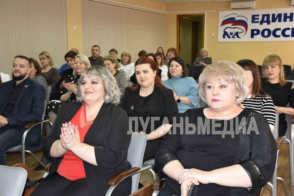 Министр образования и науки ЛНР и глава Краснолучского городского округа подписали соглашение о сотрудничестве Министр образования и науки ЛНР и глава Краснолучского городского округа подписали соглашение о сотрудничестве