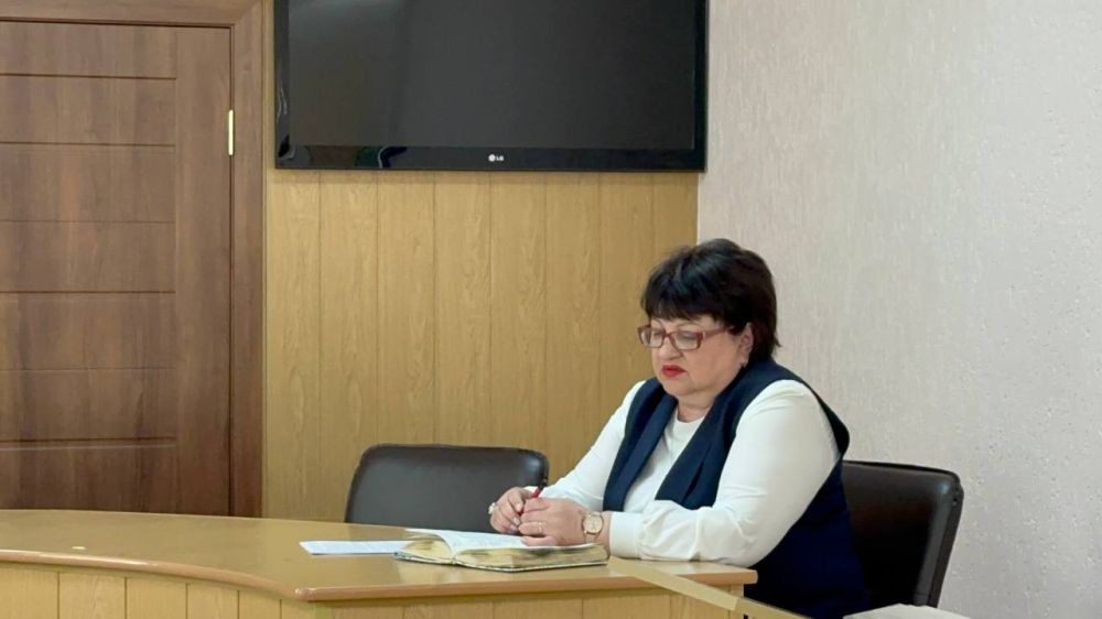 Сегодня состоялся брифинг Главы городского округа Андрея Рубанцова с представителями средств массовой информации города Ровеньки по обсуждению проекта «Каштановая аллея» - благоустройство улицы Ленина от ул. Коммунистическая... Сегодня состоялся брифинг Главы городского округа Андрея Рубанцова с представителями средств массовой информации города Ровеньки по обсуждению проекта «Каштановая аллея» - благоустройство улицы Ленина от ул. Коммунистическая...
