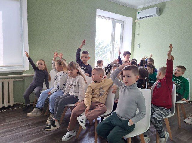 В Лутугинской библиотеке для детей прошло литературное знакомство «Добрый волшебник Андерсен» В Лутугинской библиотеке для детей прошло литературное знакомство «Добрый волшебник Андерсен»