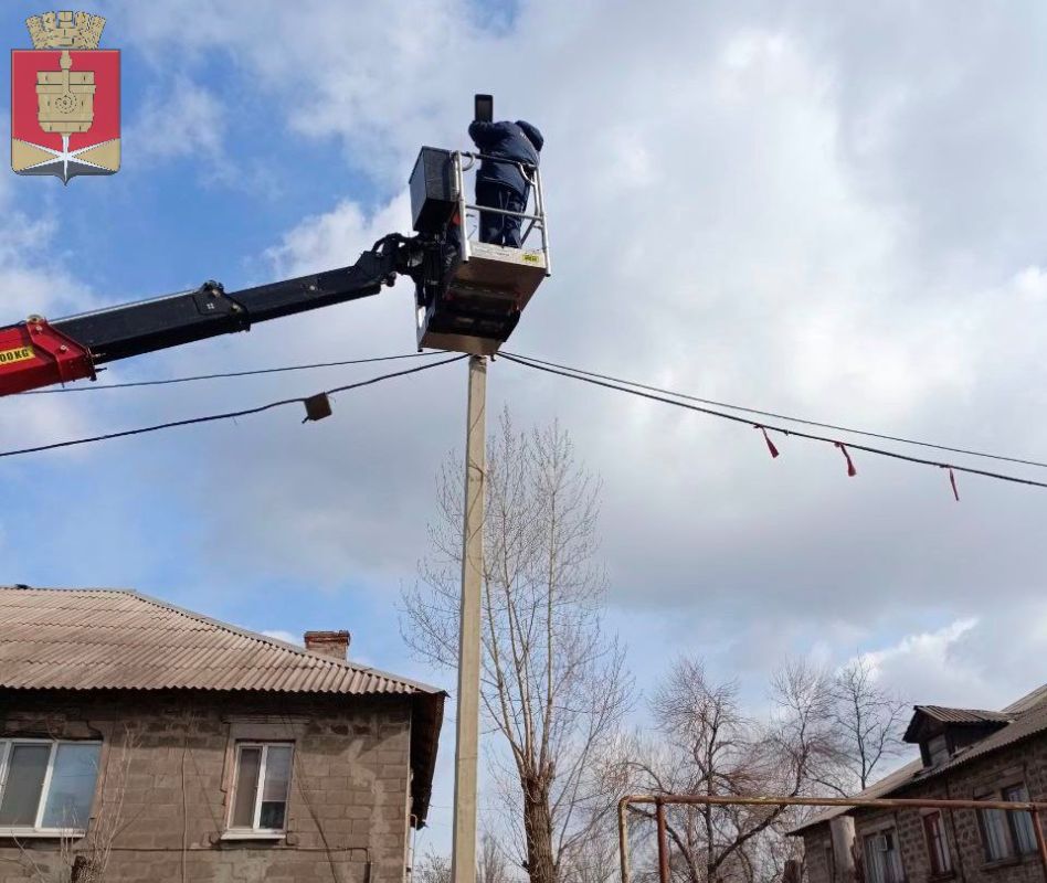 Коммунальные службы проводят работы на территории города Коммунальные службы проводят работы на территории города