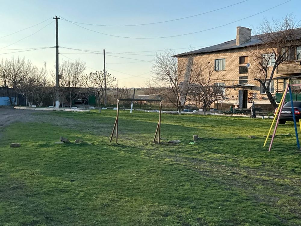 Активные жители села Власовка благоустроили детскую площадку Активные жители села Власовка благоустроили детскую площадку