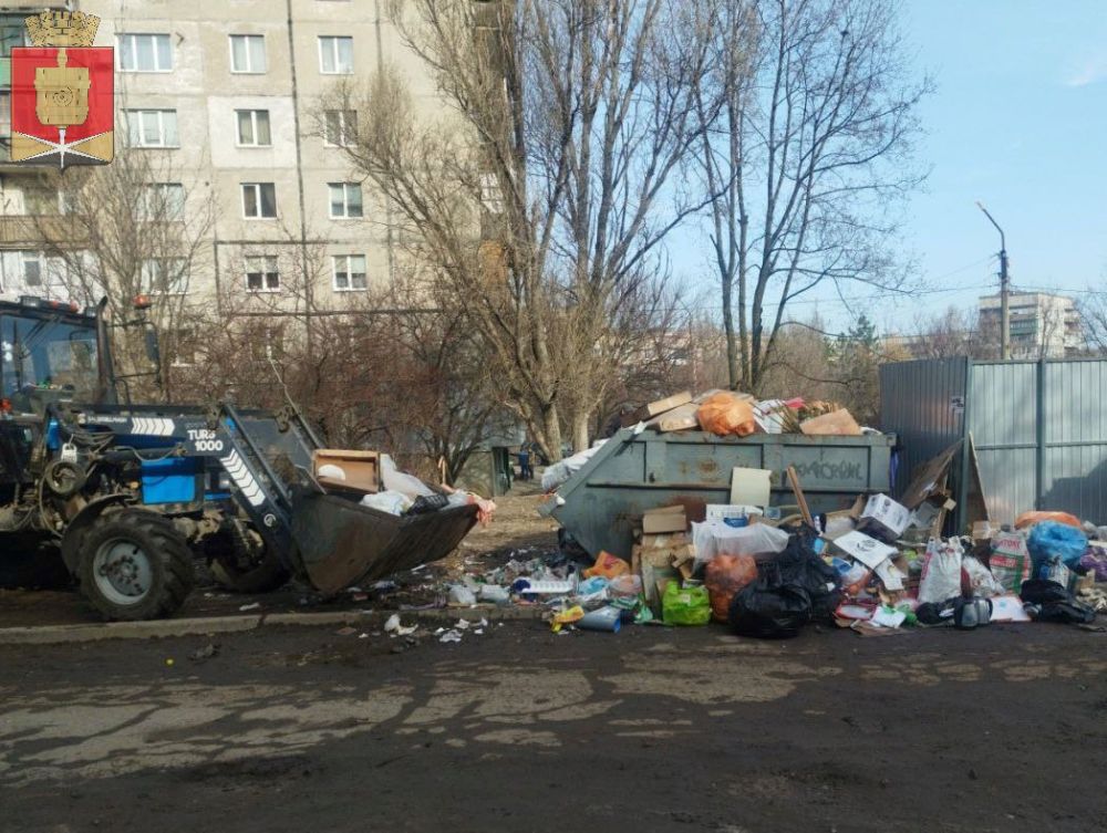Коммунальные службы проводят работы на территории города Коммунальные службы проводят работы на территории города