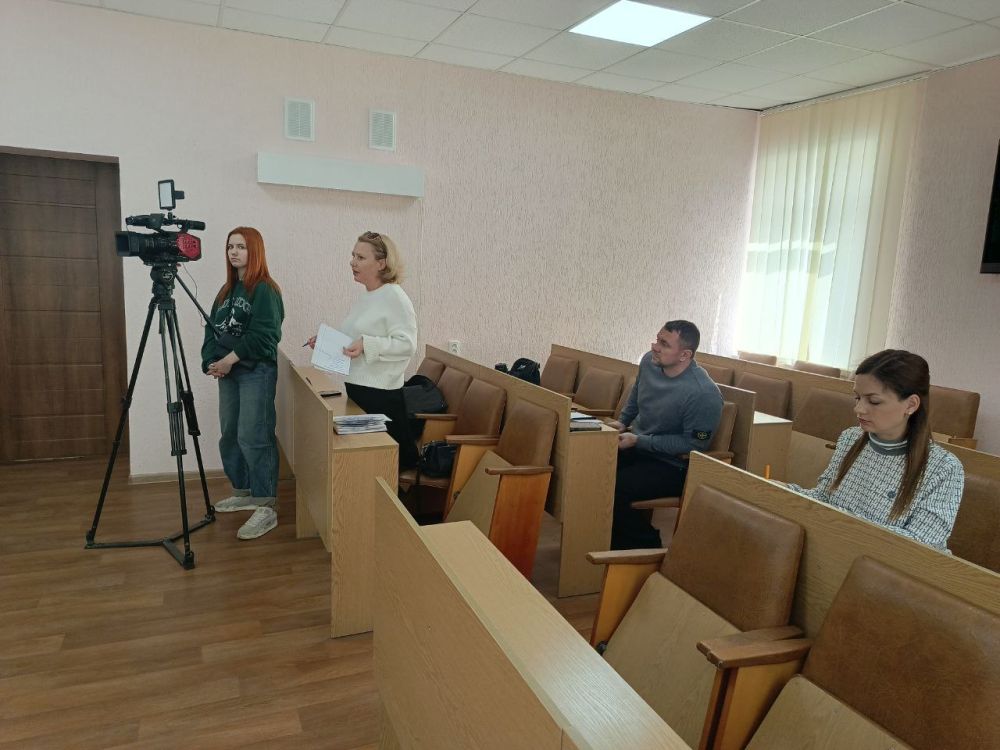 Сегодня состоялся брифинг Главы городского округа Андрея Рубанцова с представителями средств массовой информации города Ровеньки по обсуждению проекта «Каштановая аллея» - благоустройство улицы Ленина от ул. Коммунистическая... Сегодня состоялся брифинг Главы городского округа Андрея Рубанцова с представителями средств массовой информации города Ровеньки по обсуждению проекта «Каштановая аллея» - благоустройство улицы Ленина от ул. Коммунистическая...