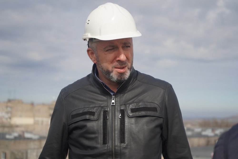 Андрей Сухачев: Вместе с руководителем делегации Красноярского края в нашем округе Виталием Панасенко проверили ход ремонта кровли МКД №3 в кв.60 лет СССР Андрей Сухачев: Вместе с руководителем делегации Красноярского края в нашем округе Виталием Панасенко проверили ход ремонта кровли МКД №3 в кв.60 лет СССР