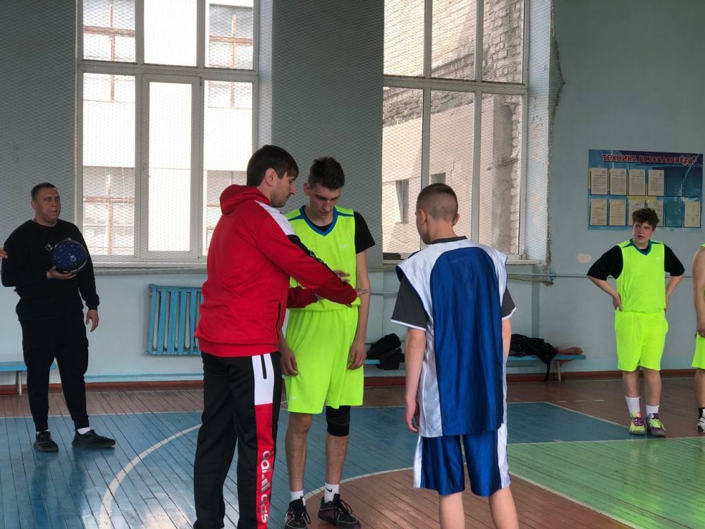 «Ровеньки спортивные». Сегодня в спортивном зале Ровеньковской гимназии № 1 им. Г.С. Шонина стартовал муниципальный этап Цикла спортивных мероприятий "Будь Первым!" Луганская Народная Республика среди старшей возрастной... «Ровеньки спортивные». Сегодня в спортивном зале Ровеньковской гимназии № 1 им. Г.С. Шонина стартовал муниципальный этап Цикла спортивных мероприятий "Будь Первым!" Луганская Народная Республика среди старшей возрастной...