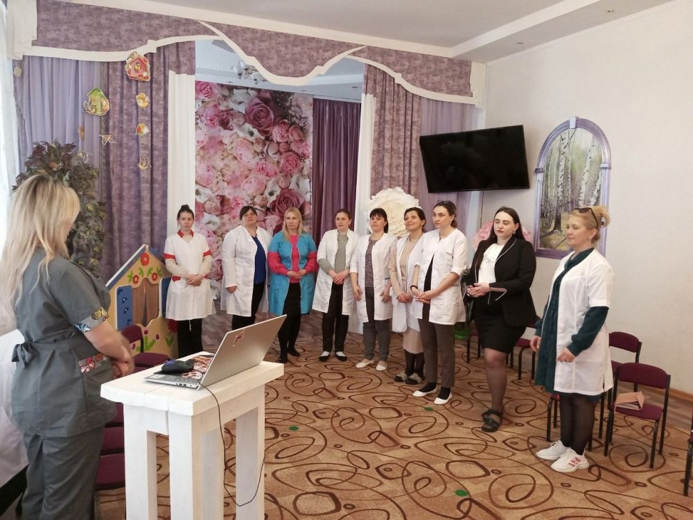 В Ровеньковском детском саду "Ладушки" состоялся мастер-класс для педагогов на тему «Элементарное музицирование для детей дошкольного возраста" В Ровеньковском детском саду "Ладушки" состоялся мастер-класс для педагогов на тему «Элементарное музицирование для детей дошкольного возраста"
