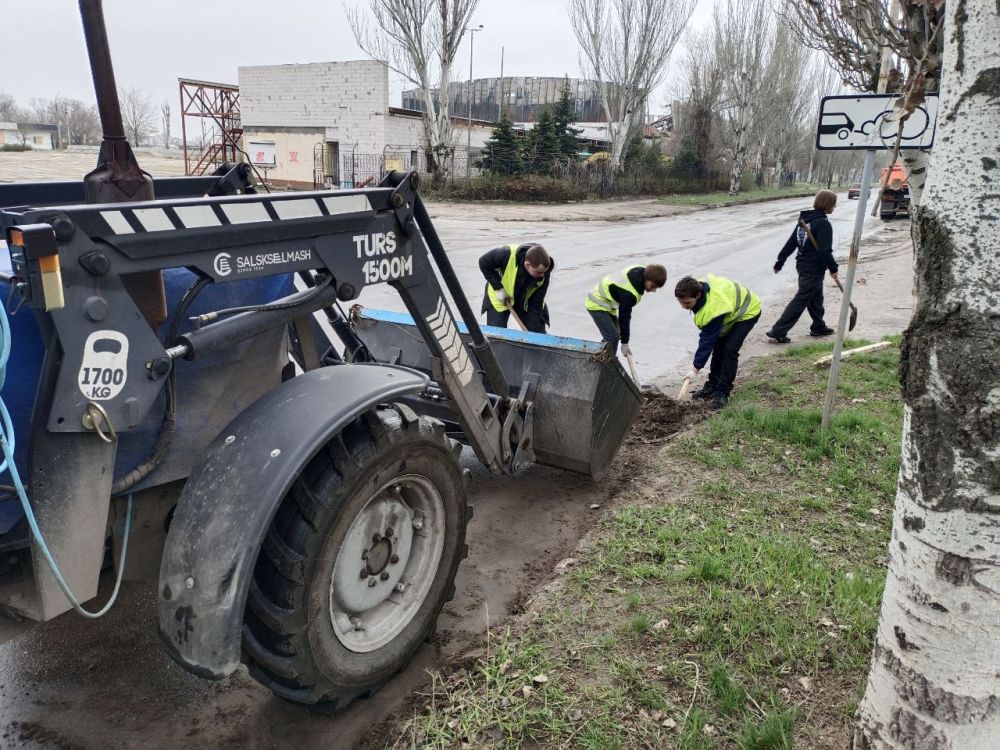 Продолжаем уборку нашего города к весне Продолжаем уборку нашего города к весне