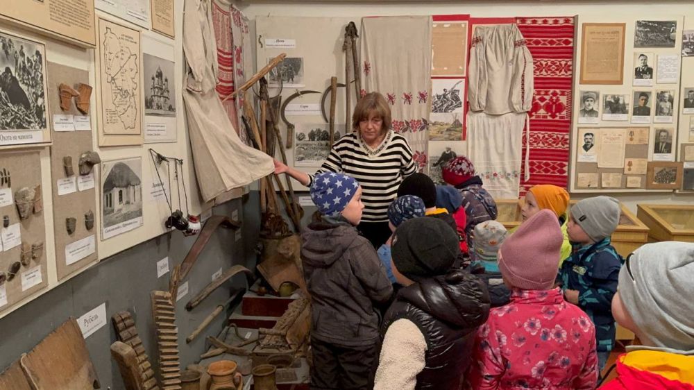 Сегодня воспитатели с воспитанниками ГБДОУ Курячевского ясли-сада «Надежда» посетили «Музей истории села Курячевка» в Курячевской ООШ Сегодня воспитатели с воспитанниками ГБДОУ Курячевского ясли-сада «Надежда» посетили «Музей истории села Курячевка» в Курячевской ООШ