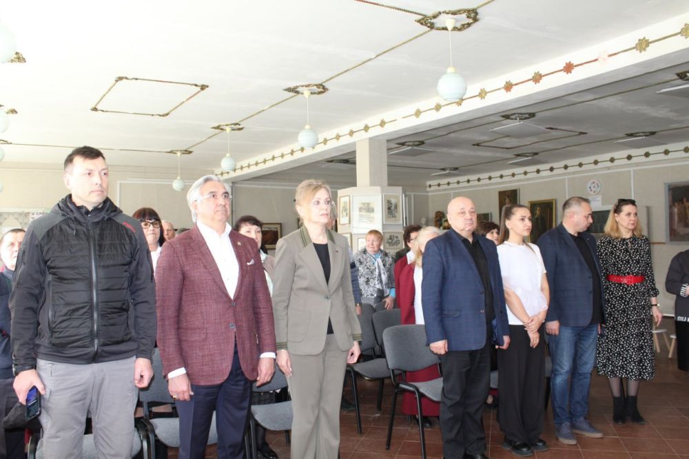 В Кировск прибыла делегация из Татарстана во главе с Заместителем Премьер - министра Республики Татарстан, Председателем Национального Совета Всемирного конгресса татap Bасилем Шайхразиевым В Кировск прибыла делегация из Татарстана во главе с Заместителем Премьер - министра Республики Татарстан, Председателем Национального Совета Всемирного конгресса татap Bасилем Шайхразиевым