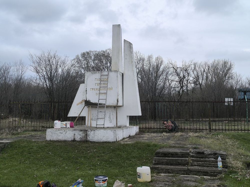 В Станично -Луганском округе продолжаются работы по благоустройству в рамках подготовки празднования Дня Победы!! В Станично -Луганском округе продолжаются работы по благоустройству в рамках подготовки празднования Дня Победы!!