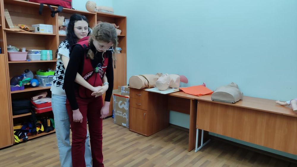 Будущие психологи обучились на курсах первой помощи в Школе медицины катастроф Будущие психологи обучились на курсах первой помощи в Школе медицины катастроф