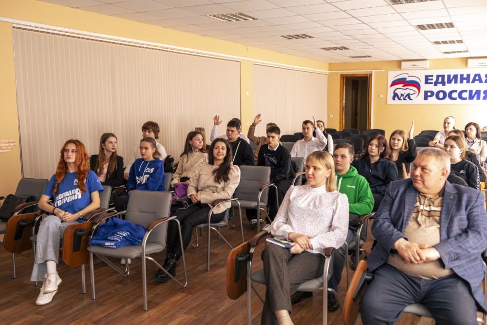 Красный Луч с нами!. Молодая Гвардия Единой России расширяет своё присутствие в Луганской Народной Республике — в Красном Луче открылось новое местное отделение организации Красный Луч с нами!. Молодая Гвардия Единой России расширяет своё присутствие в Луганской Народной Республике — в Красном Луче открылось новое местное отделение организации