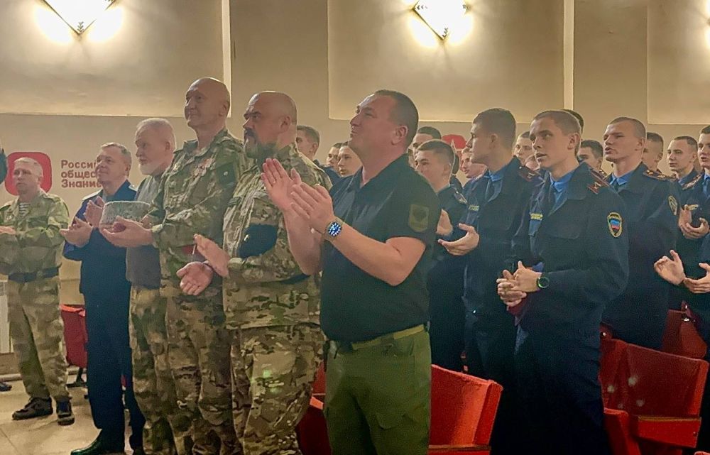 В Луганском кадетском корпусе состоялся концерт фронтовой творческой бригады В Луганском кадетском корпусе состоялся концерт фронтовой творческой бригады