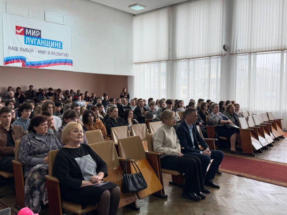 Виктория Сергеева: Сегодня, в Администрации городского округа прошла встреча учащихся 10-11 классов с представителем Луганского медицинского университета имени Святителя Луки Виктория Сергеева: Сегодня, в Администрации городского округа прошла встреча учащихся 10-11 классов с представителем Луганского медицинского университета имени Святителя Луки