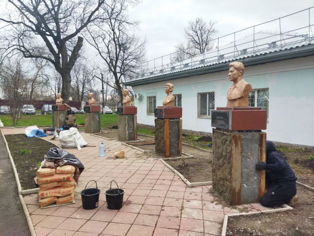 В Ровеньках продолжается подготовка к 80-летию Победы в Великой Отечественной войне В Ровеньках продолжается подготовка к 80-летию Победы в Великой Отечественной войне