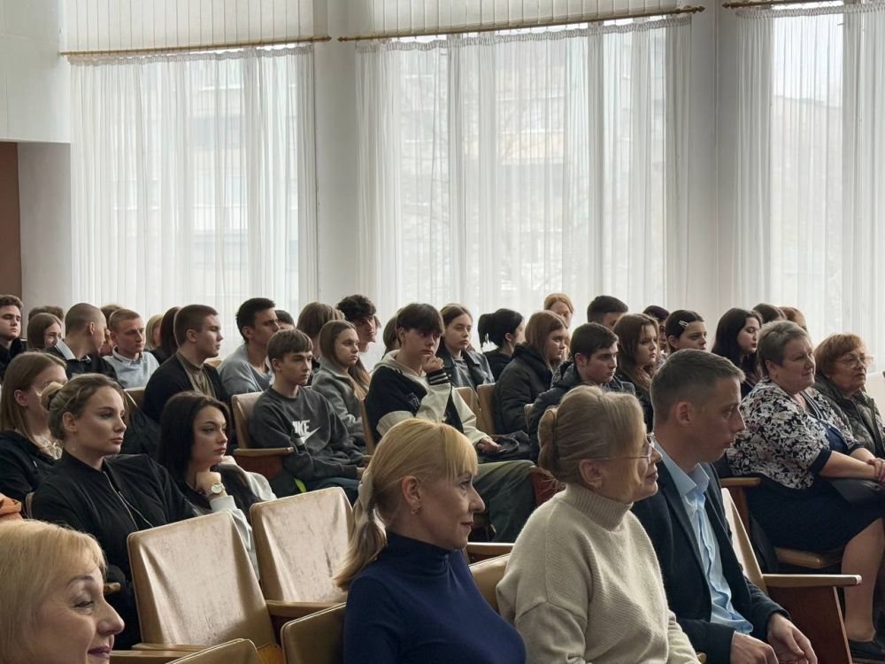 Виктория Сергеева: Сегодня, в Администрации городского округа прошла встреча учащихся 10-11 классов с представителем Луганского медицинского университета имени Святителя Луки Виктория Сергеева: Сегодня, в Администрации городского округа прошла встреча учащихся 10-11 классов с представителем Луганского медицинского университета имени Святителя Луки