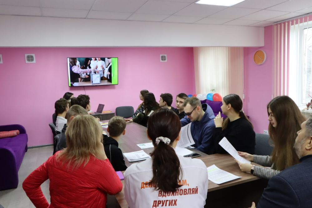 Евгений Бондарь: Встретился с волонтерами федерального проекта «Формирование комфортной городской среды» Евгений Бондарь: Встретился с волонтерами федерального проекта «Формирование комфортной городской среды»