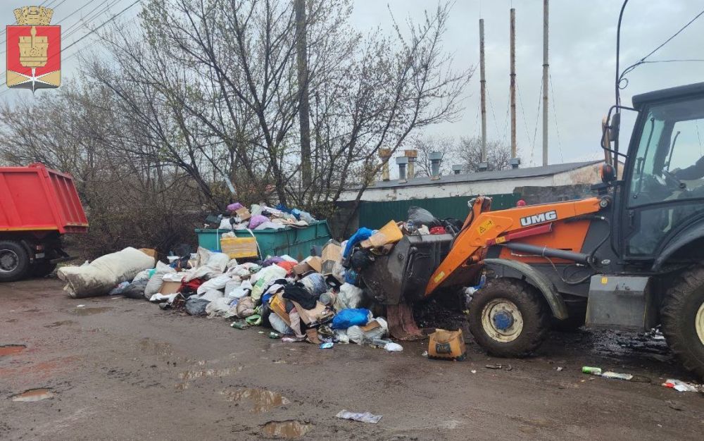 Коммунальные службы проводят работы на территории города Коммунальные службы проводят работы на территории города