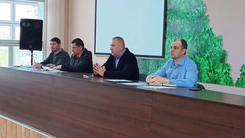 В Минприроды ЛНР состоялось совещание по вопросу готовности лесоохотничьих учреждений Республики к пожароопасному периоду 2025 года В Минприроды ЛНР состоялось совещание по вопросу готовности лесоохотничьих учреждений Республики к пожароопасному периоду 2025 года