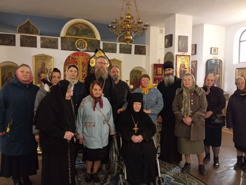 3 апреля для получателей социальных услуг и волонтеров комплексного центра, которые оказывают активную помощь в плетении защитной экипировки для военных (плетение маскировочных сетей), была организована и проведена экскурсия... 3 апреля для получателей социальных услуг и волонтеров комплексного центра, которые оказывают активную помощь в плетении защитной экипировки для военных (плетение маскировочных сетей), была организована и проведена экскурсия...