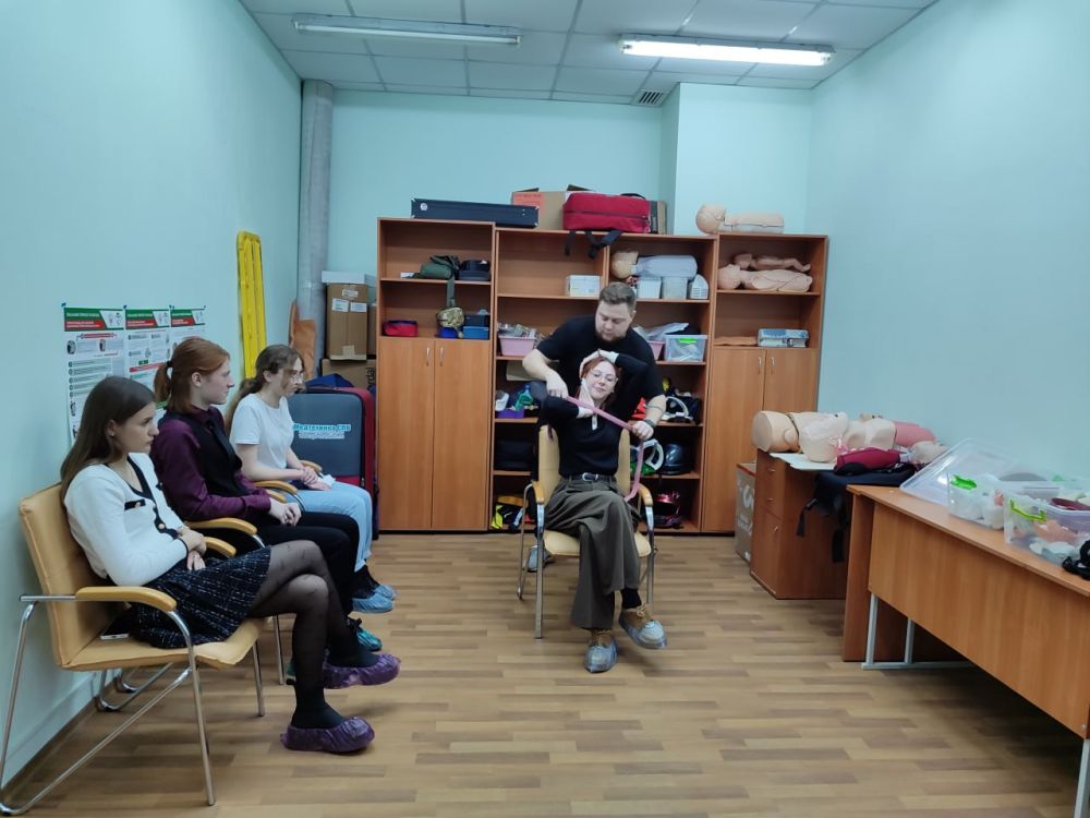 Будущие психологи обучились на курсах первой помощи в Школе медицины катастроф Будущие психологи обучились на курсах первой помощи в Школе медицины катастроф