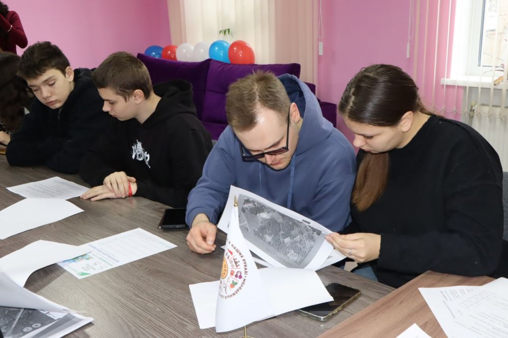 Евгений Бондарь: Встретился с волонтерами федерального проекта «Формирование комфортной городской среды» Евгений Бондарь: Встретился с волонтерами федерального проекта «Формирование комфортной городской среды»