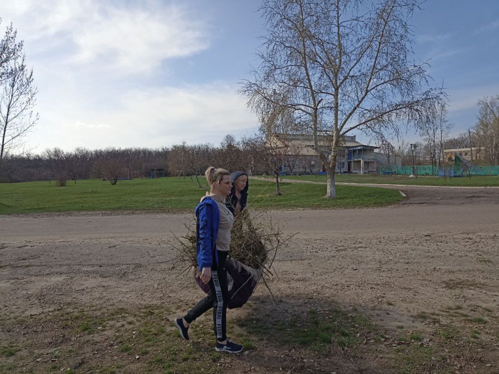 Субботник в парке села Демьяновка: Общественная инициатива на благо природы Субботник в парке села Демьяновка: Общественная инициатива на благо природы